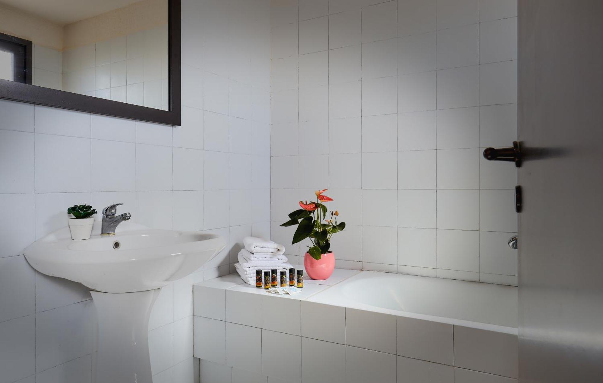 Creteco Hotel & Suites Gournes Gouvon Ngoại thất bức ảnh
