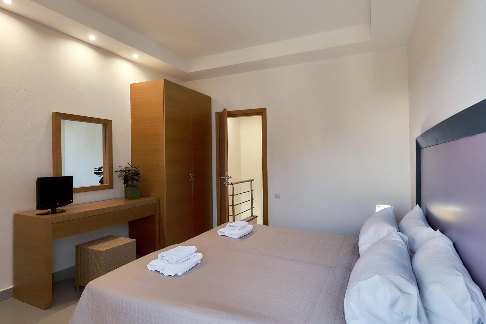 Creteco Hotel & Suites Gournes Gouvon Ngoại thất bức ảnh